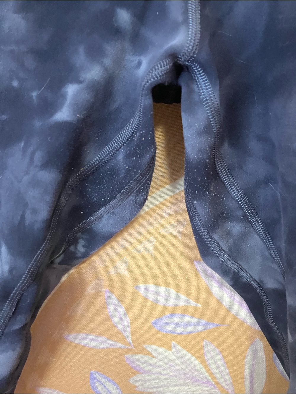 Lululemon ice dye Align Leggings - Picture 3 of 4